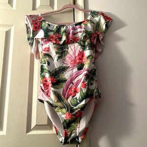 Target Kona Sol One piece Swimsuit. Floral Size 12/14 🏝️🏊‍♀️🩱👙